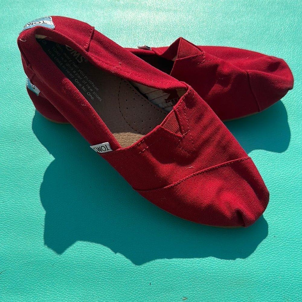 Red toms size 7.5